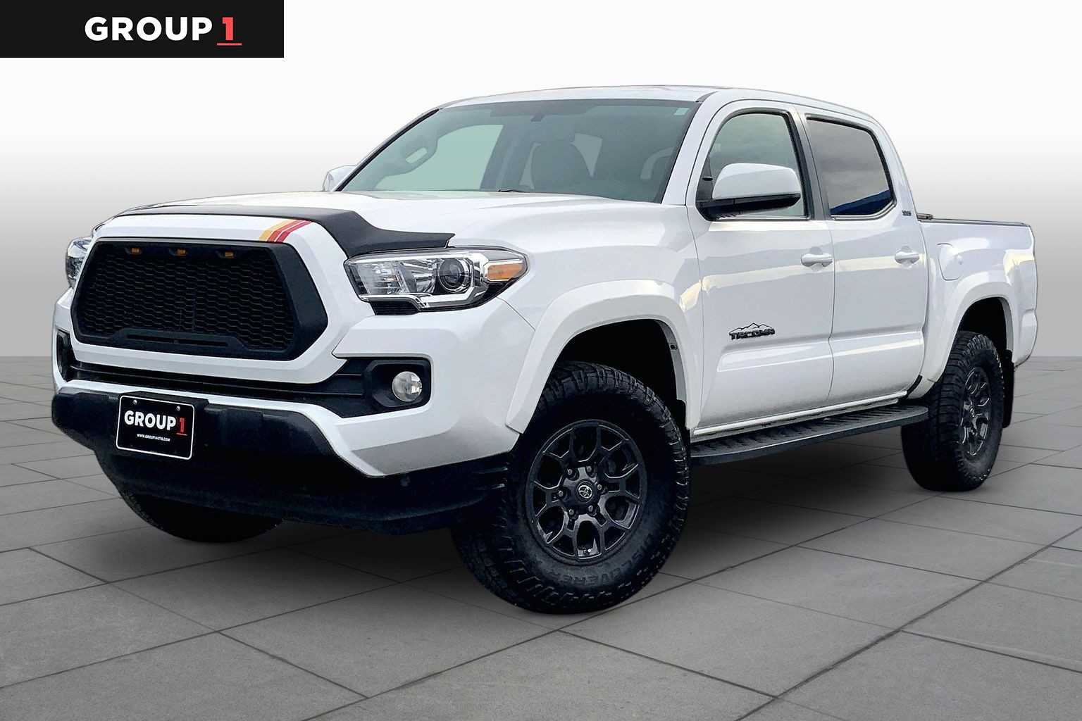 Used 2017 Toyota Tacoma SR5 w/ Tow Package RWD image 1