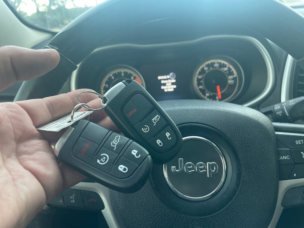 Used 2017 Jeep Cherokee Overland FWD image 19