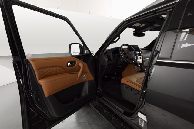 Used 2024 INFINITI QX80 Sensory AWD/4WD image 10