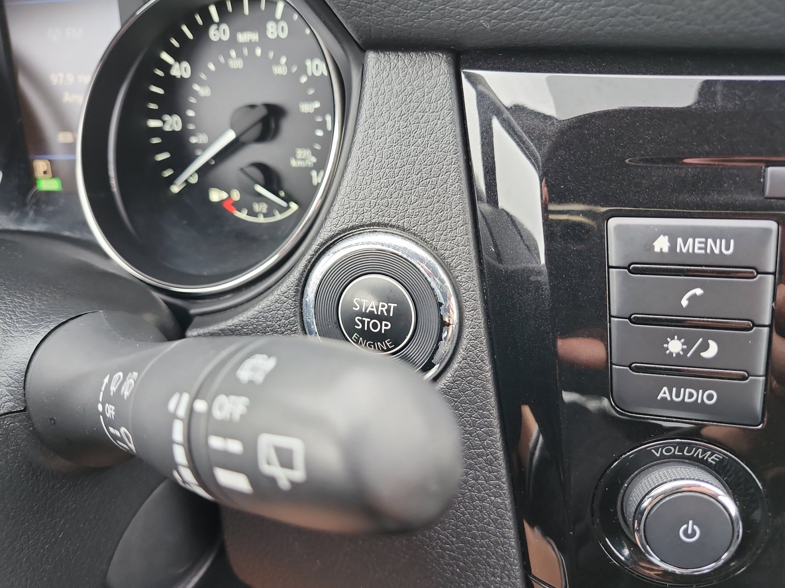 Used 2020 Nissan Rogue SV AWD/4WD image 19