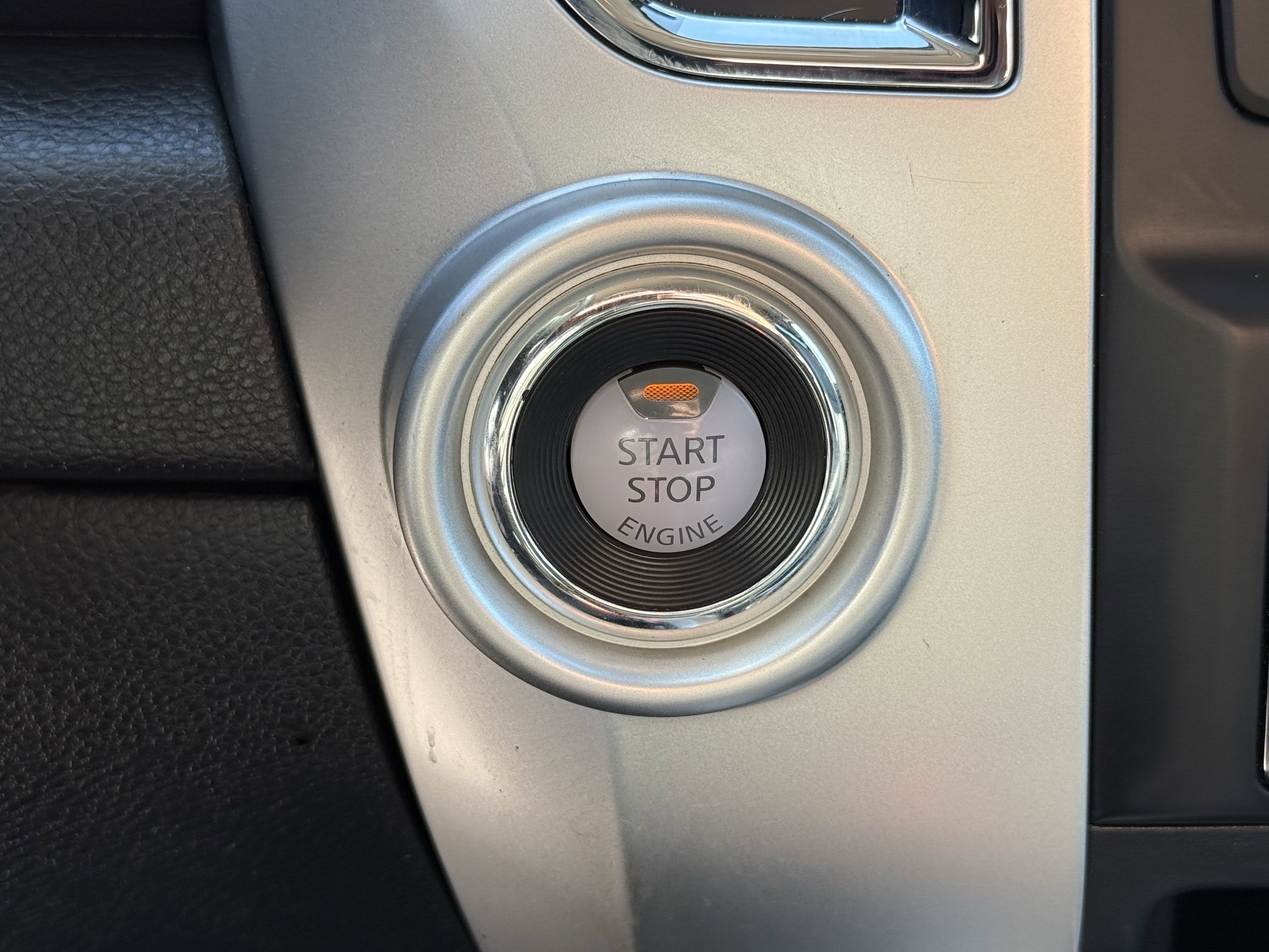 Used 2018 Nissan Titan SL image 23