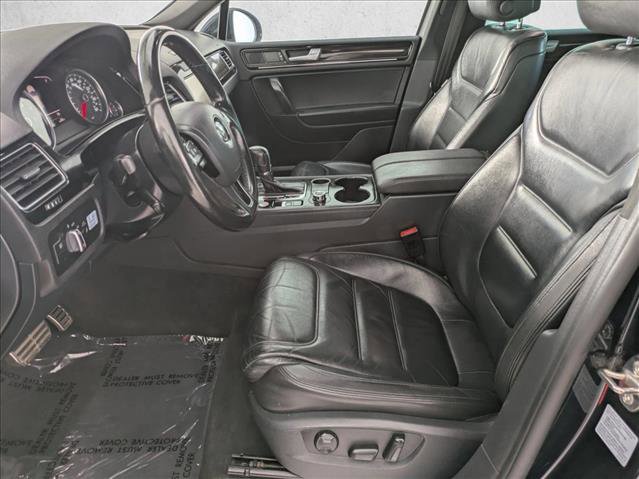 Used 2014 Volkswagen Touareg TDI image 16