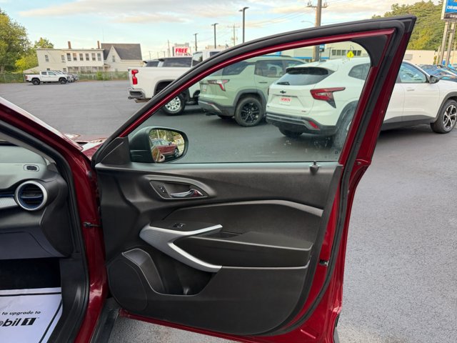 Used 2025 Chevrolet Trax LS w/ Driver Confidence Package FWD image 26