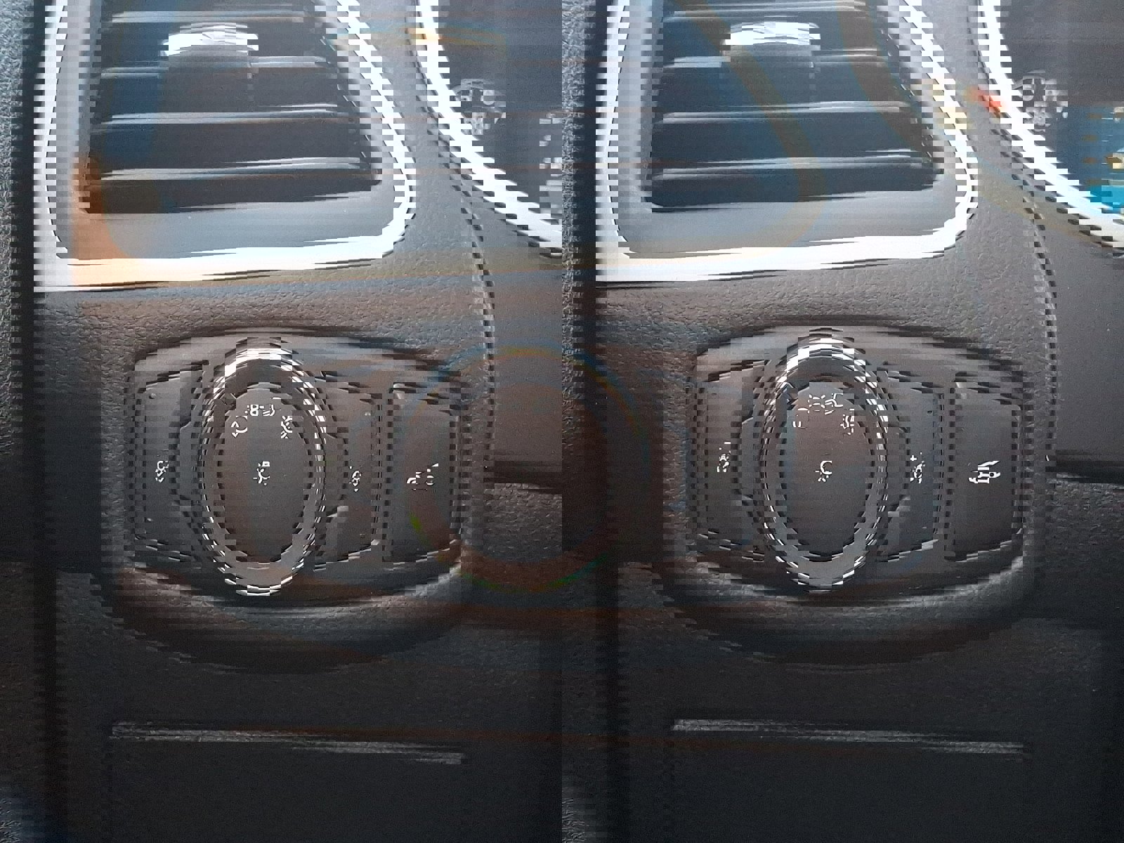 Used 2018 Ford Edge SEL w/ Equipment Group 201A image 26