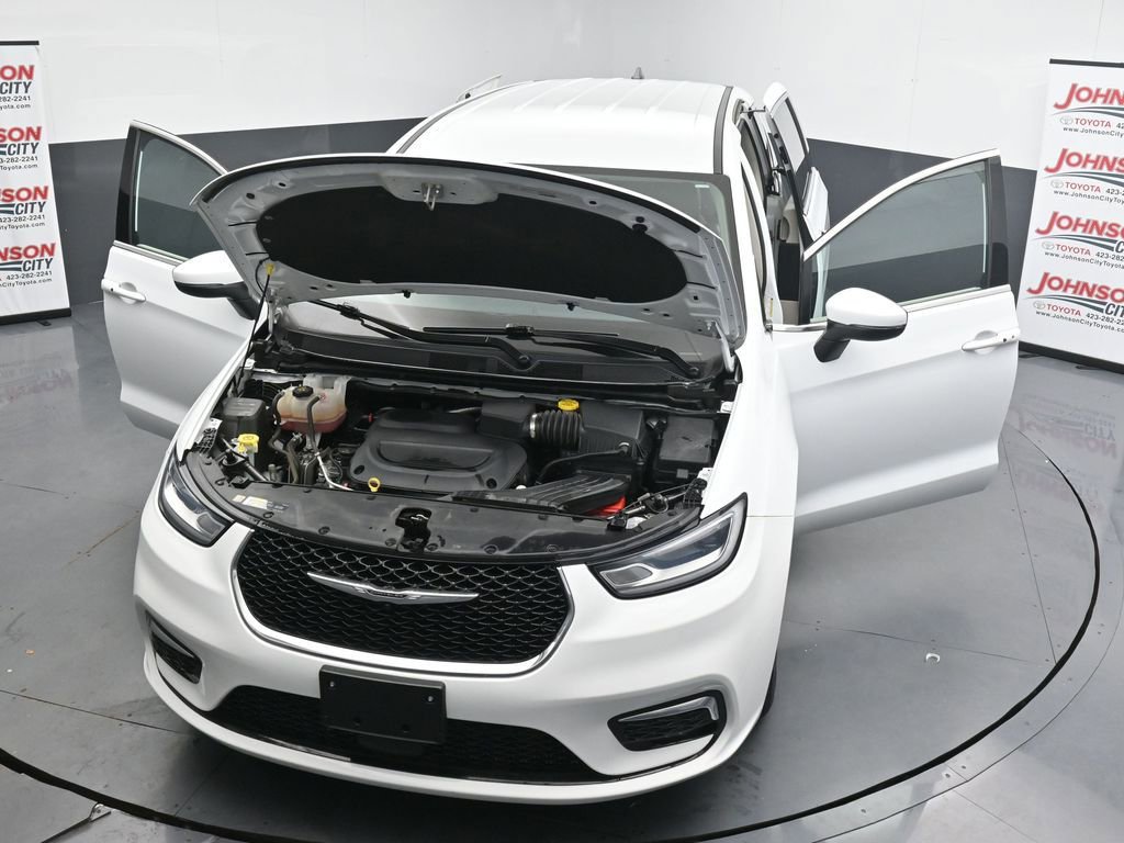 Used 2023 Chrysler Pacifica Touring-L FWD image 40