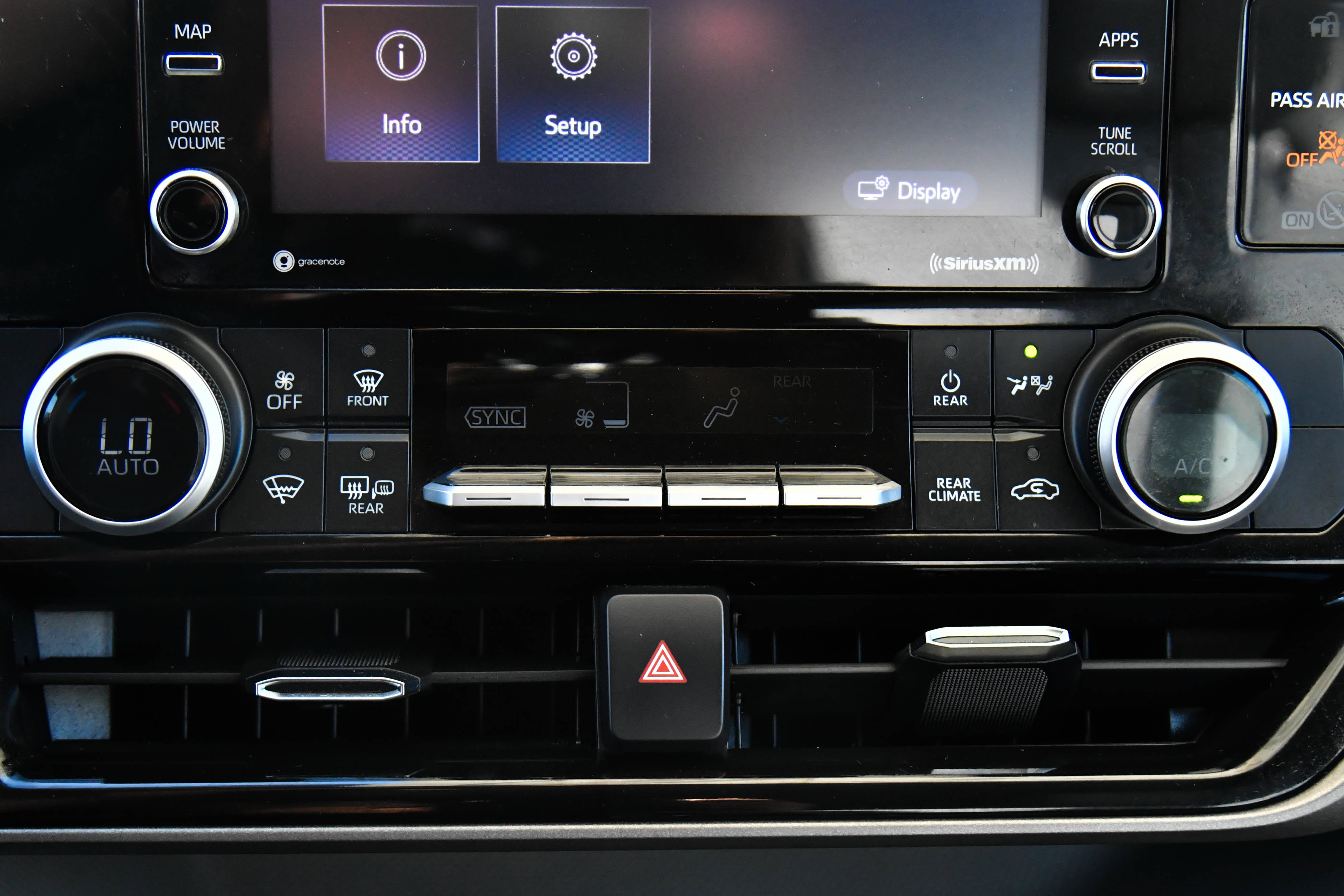 Used 2021 Toyota Highlander L FWD image 23