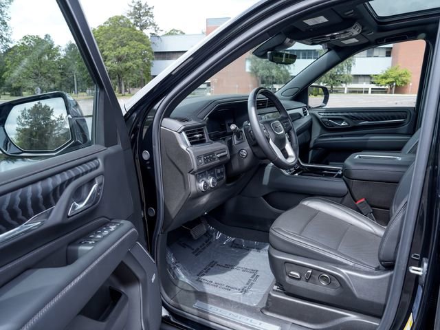 Used 2024 GMC Yukon XL Denali w/ Denali Reserve Package AWD/4WD image 7