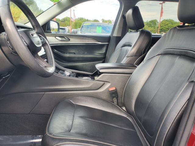 Used 2023 Jeep Grand Cherokee L Limited AWD/4WD image 5