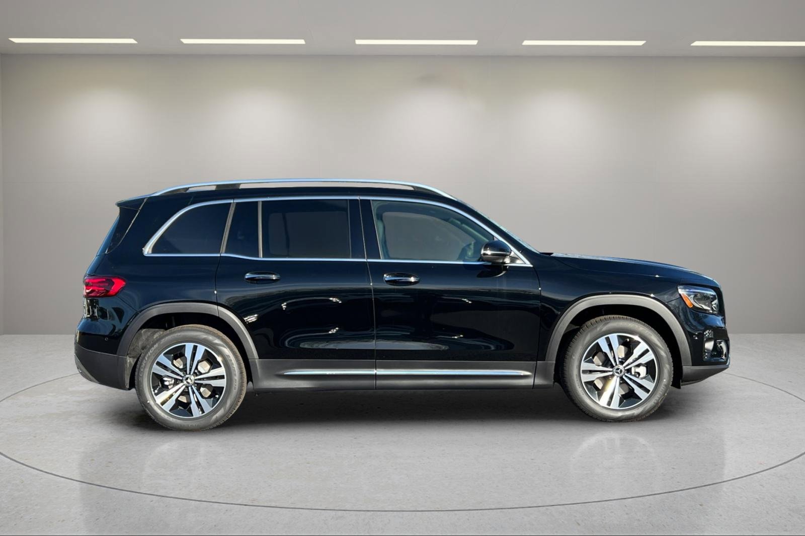 New 2025 Mercedes-Benz GLB 250 image 3