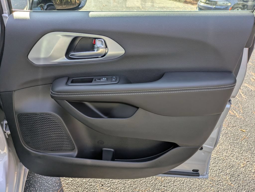 New 2026 Chrysler Pacifica Limited FWD image 41
