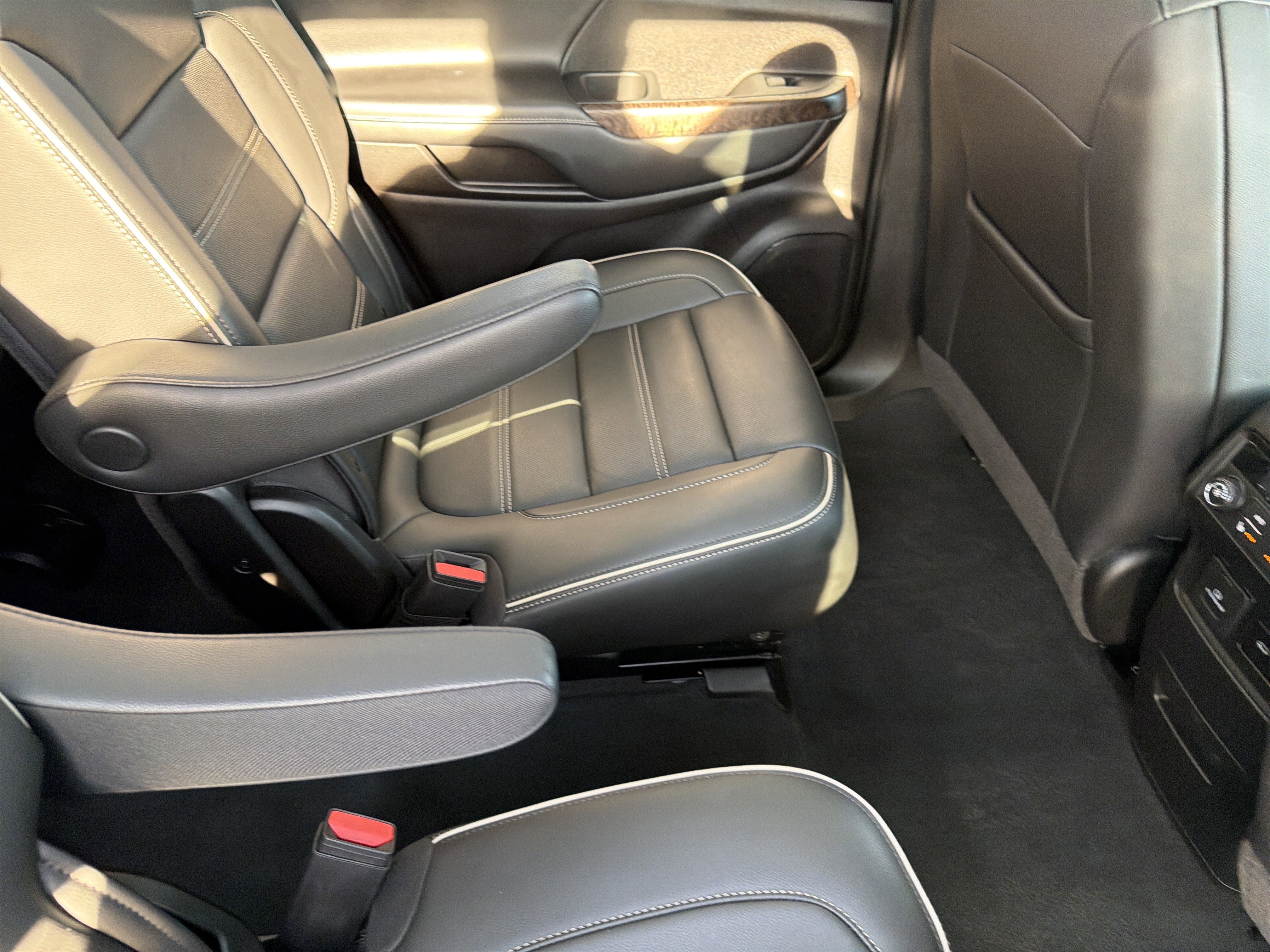 Used 2023 GMC Acadia Denali w/ Denali Technology Package image 86