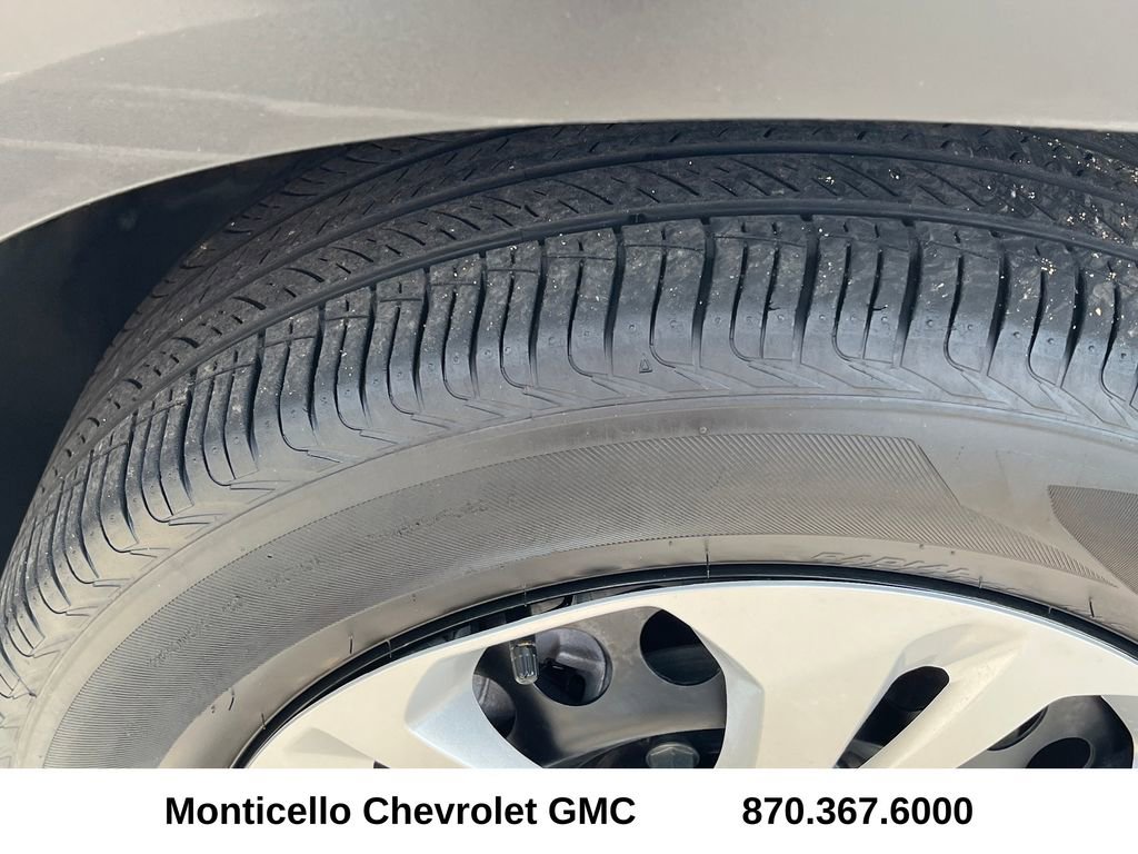 Used 2025 Chevrolet Trax LS FWD image 27