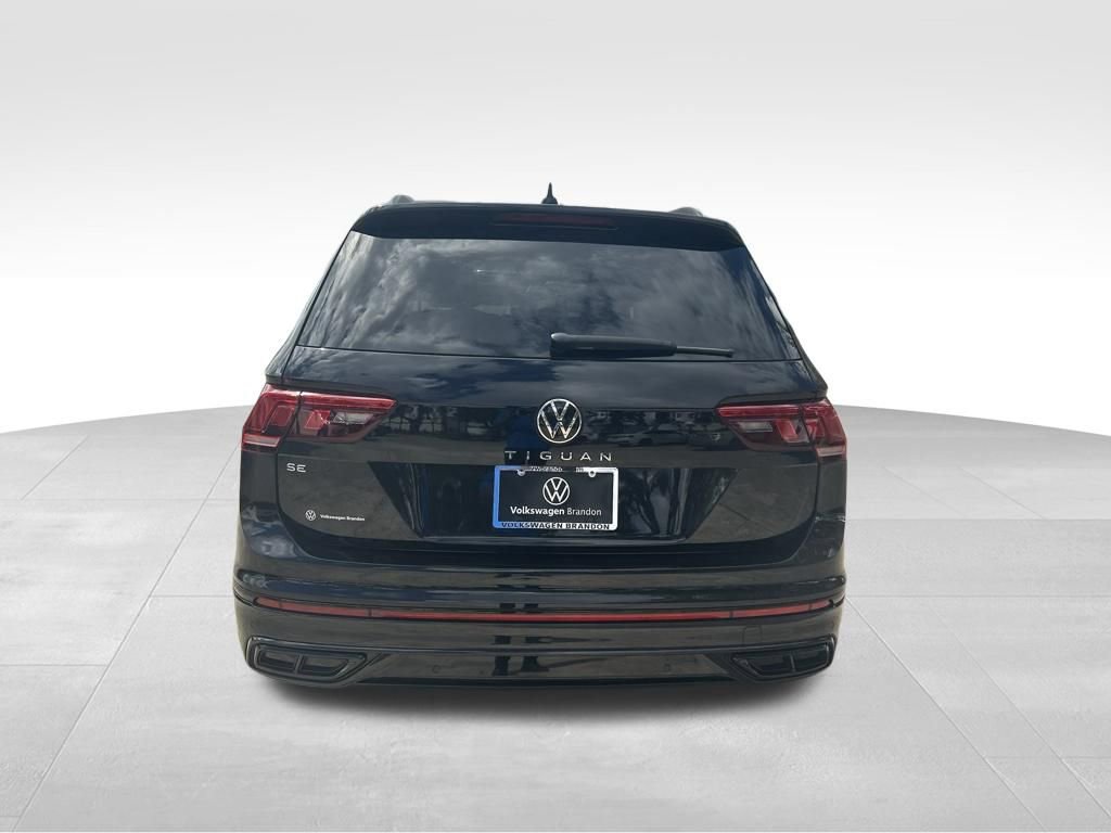 Certified 2022 Volkswagen Tiguan SE R-Line image 4