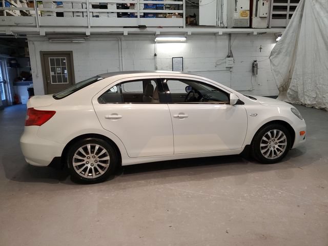 Used 2010 Suzuki Kizashi SE FWD image 7