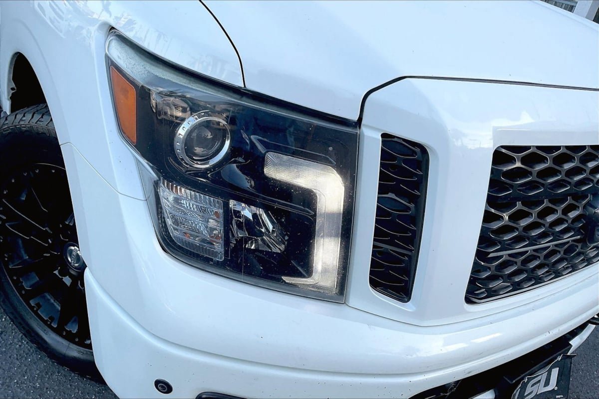 Used 2018 Nissan Titan SV w/ SV Convenience Package AWD/4WD image 30