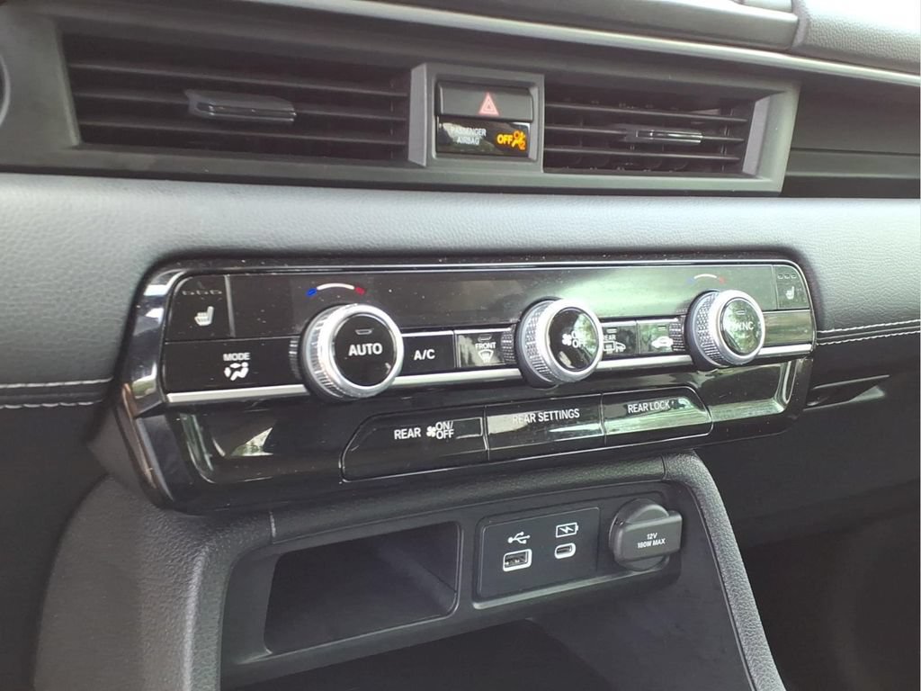 Used 2023 Honda Pilot Touring image 6