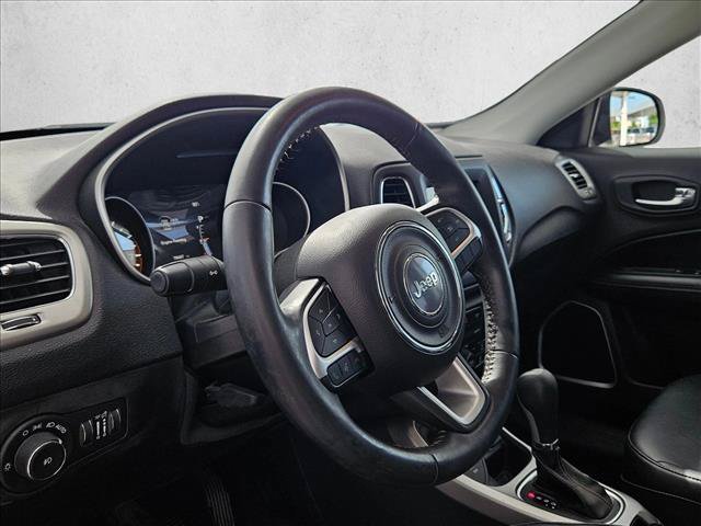 Used 2018 Jeep Compass Latitude w/ Popular Equipment Group AWD/4WD image 9