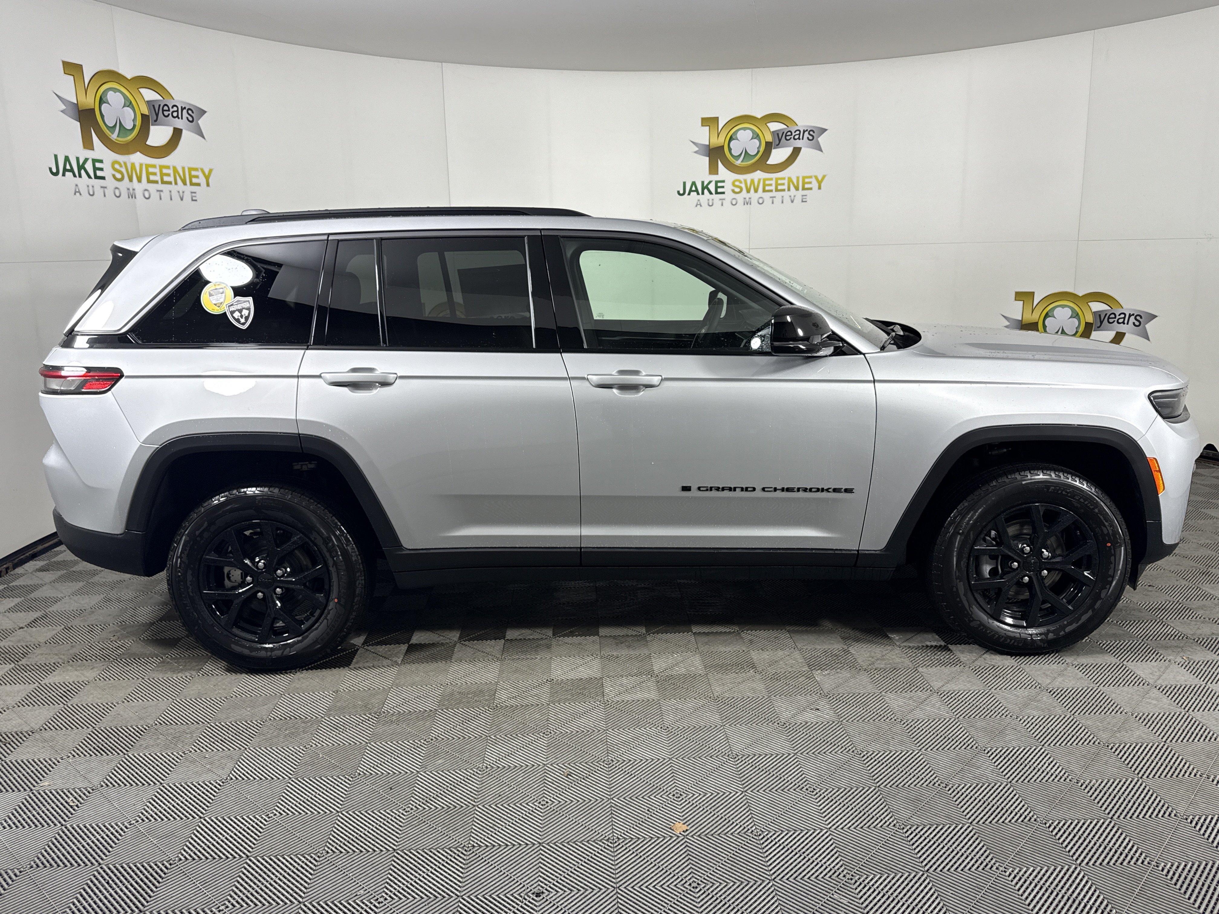 New 2026 Jeep Grand Cherokee Altitude AWD/4WD image 11