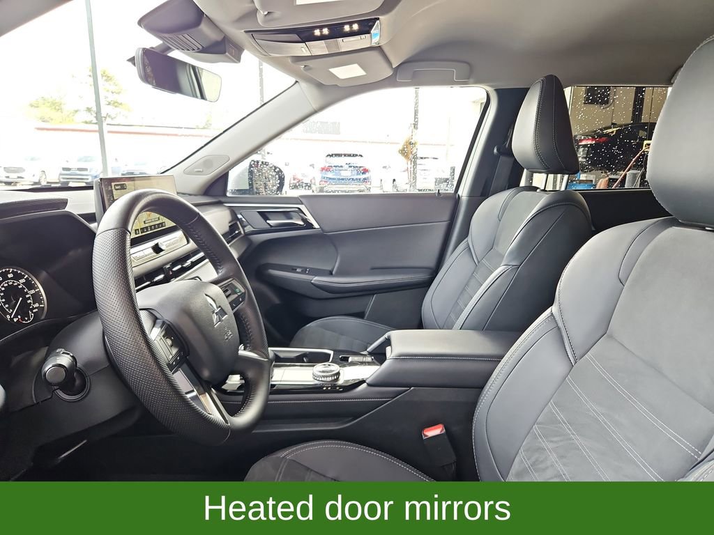 Used 2025 Mitsubishi Outlander AWD image 22
