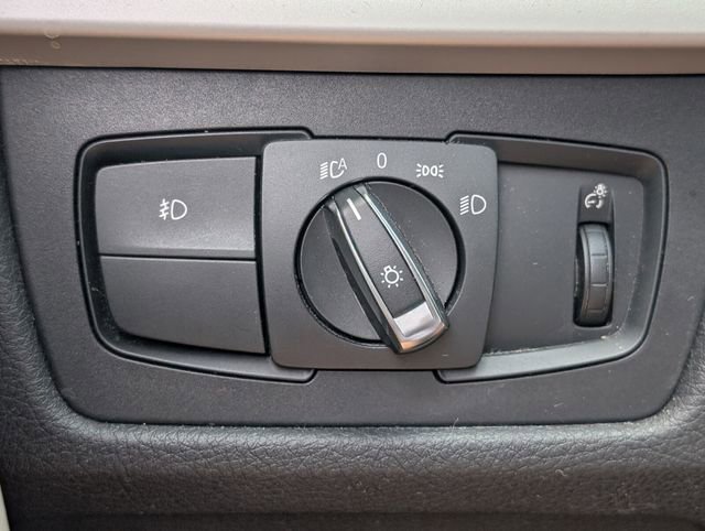 Used 2018 BMW 320i Sedan image 28