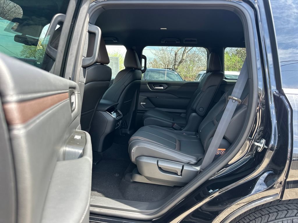 New 2026 Nissan Armada SL w/ Captain's Chari Seat Package image 15