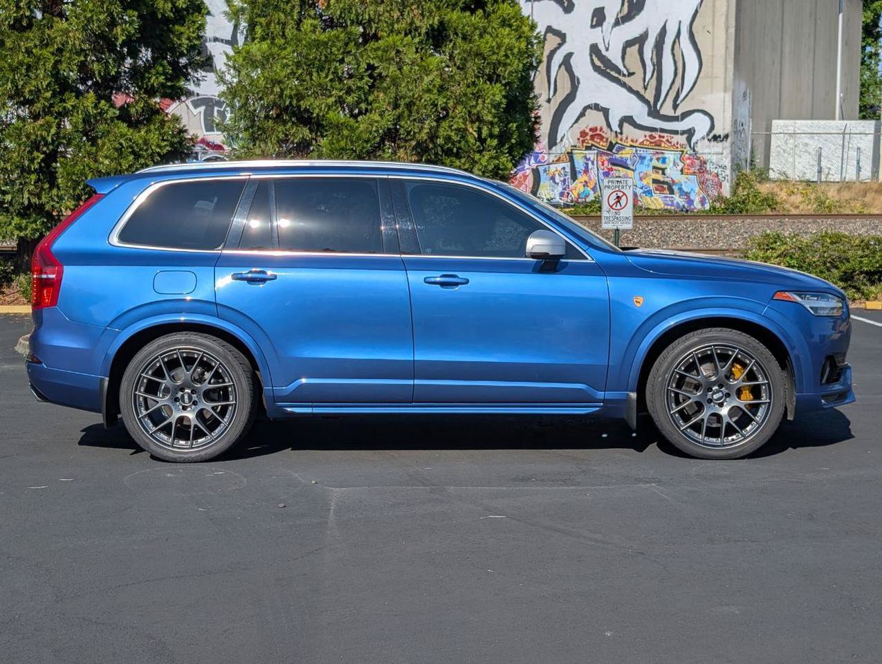 Used 2016 Volvo XC90 T6 R-Design w/ Protection Package Plus AWD/4WD image 8