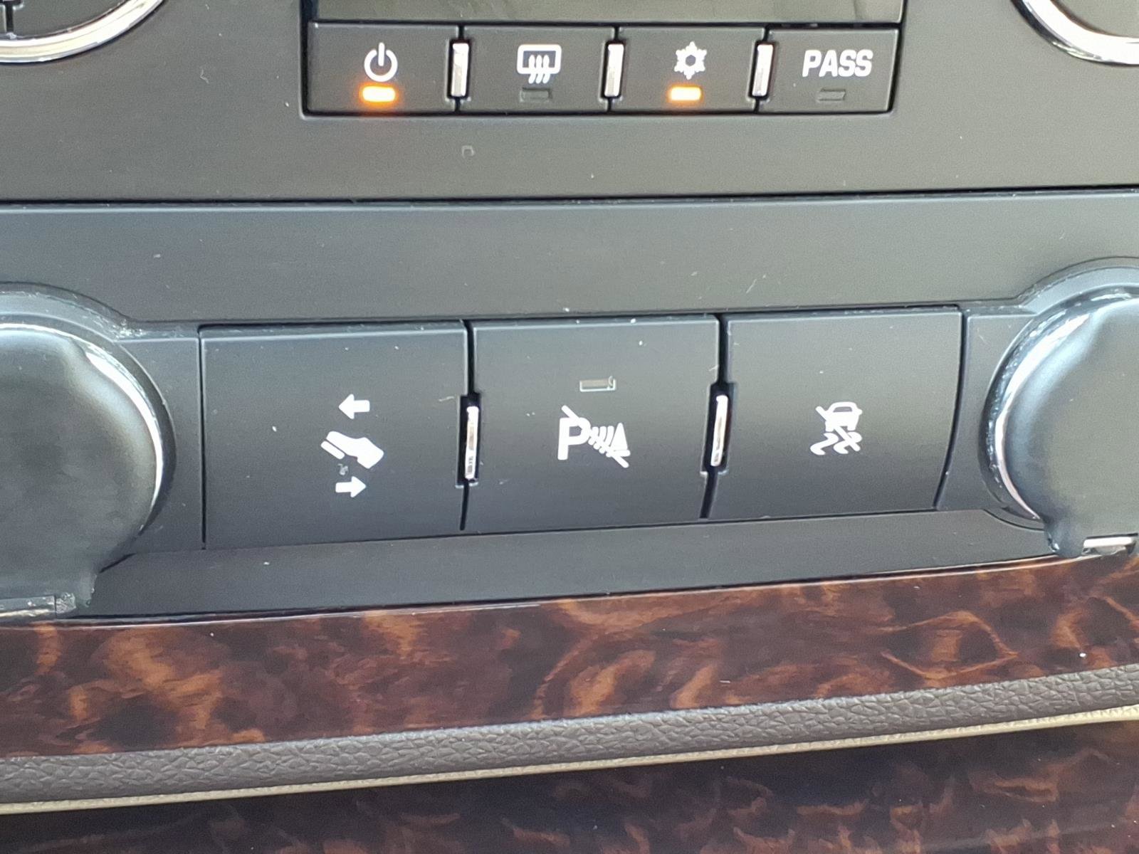 Used 2011 GMC Yukon Denali image 18