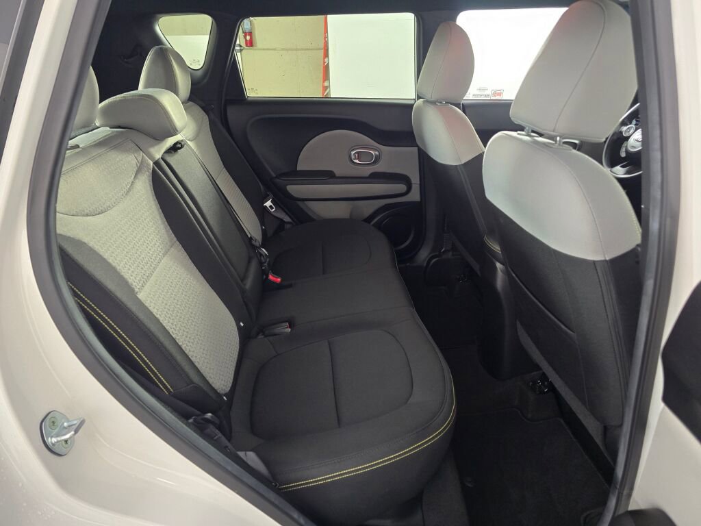 Used 2015 Kia Soul + image 39