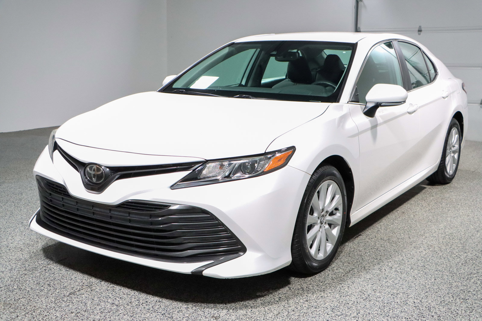 Used 2020 Toyota Camry LE image 29