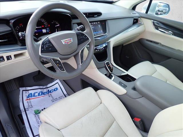 Used 2017 Cadillac XT5 Luxury w/ Driver Awareness Package FWD image 11