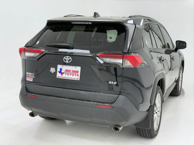 Used 2021 Toyota RAV4 XLE Premium image 20