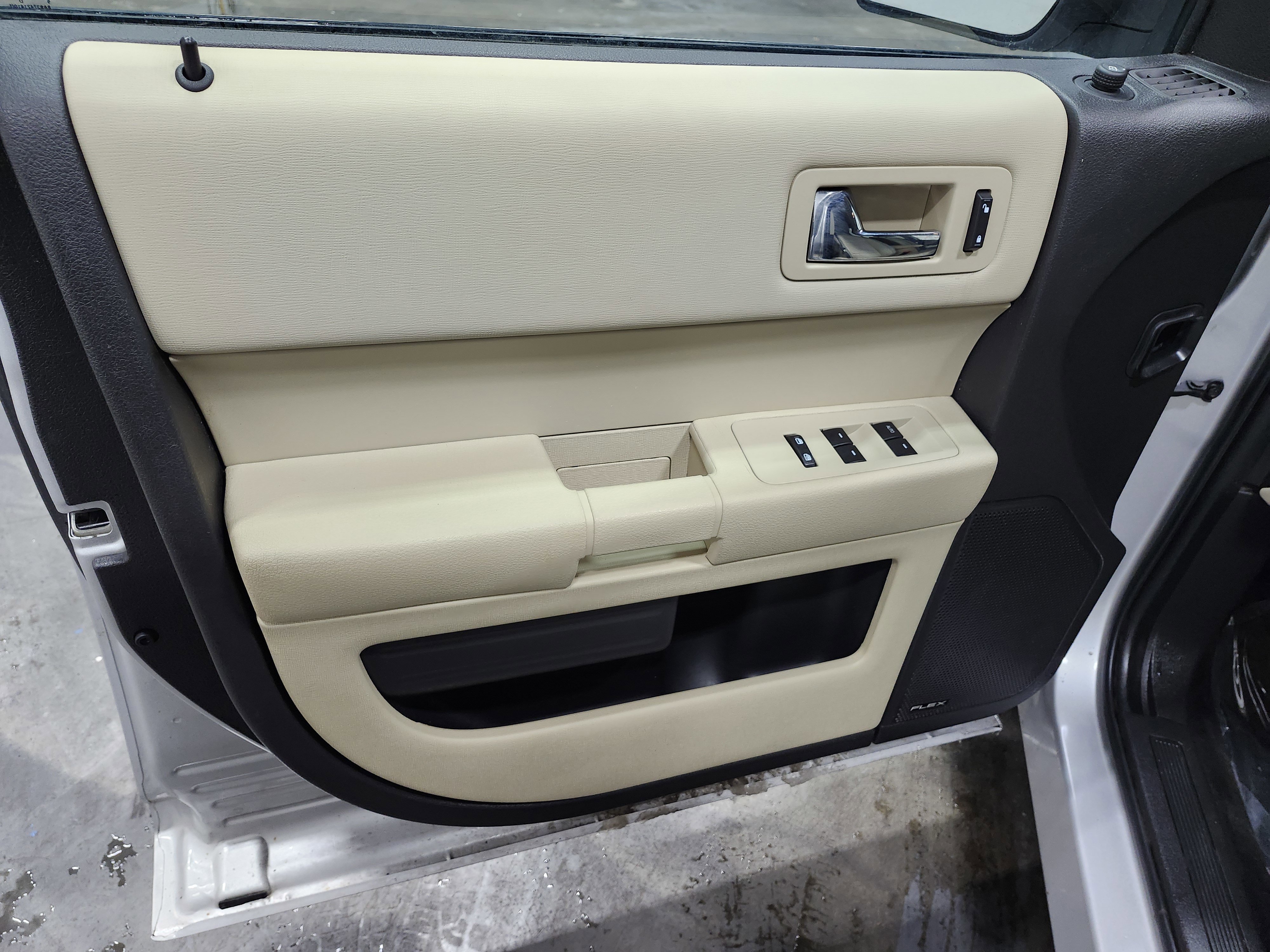 Used 2019 Ford Flex SE image 23