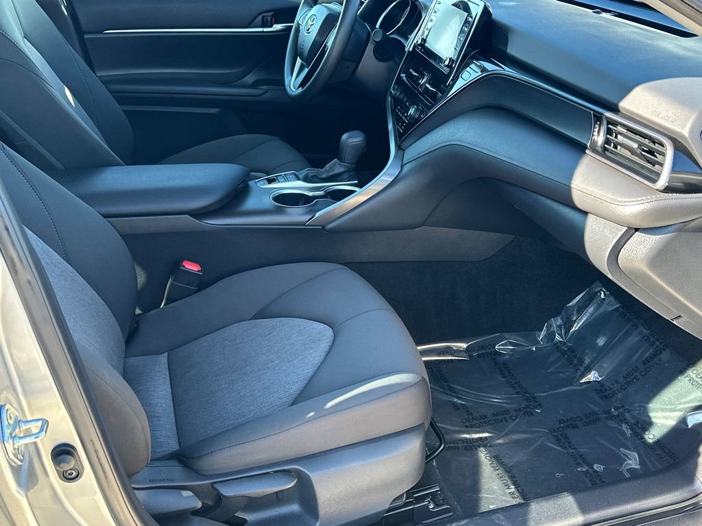Used 2021 Toyota Camry LE image 9