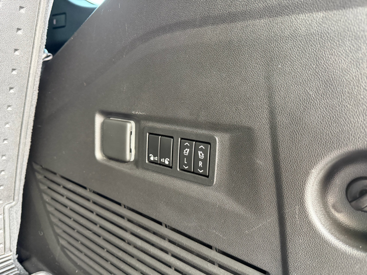 Used 2021 Chevrolet Tahoe High Country w/ Premium Package 2 image 33