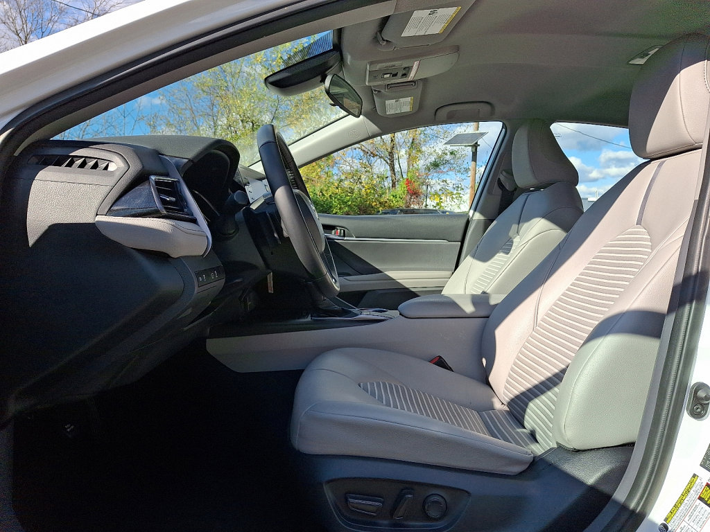 Used 2023 Toyota Camry SE image 23