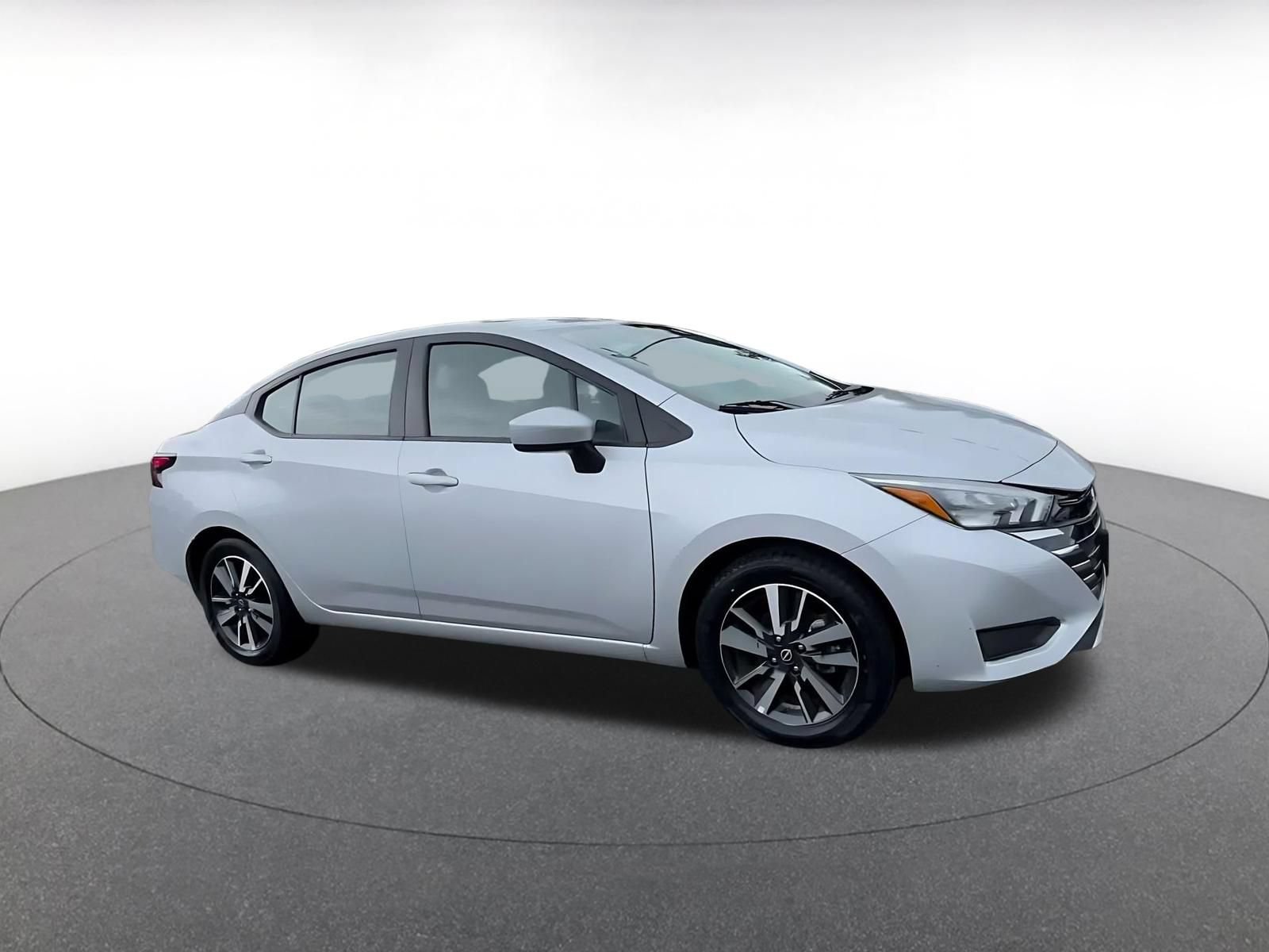 Used 2025 Nissan Versa SV FWD image 2