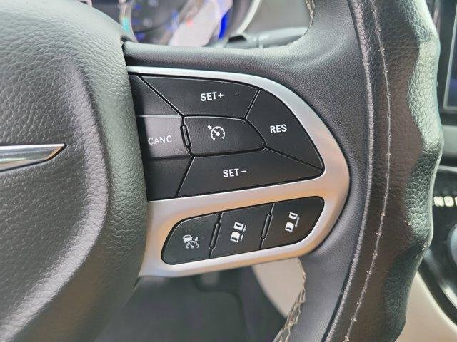 Used 2022 Chrysler Pacifica Touring-L image 25