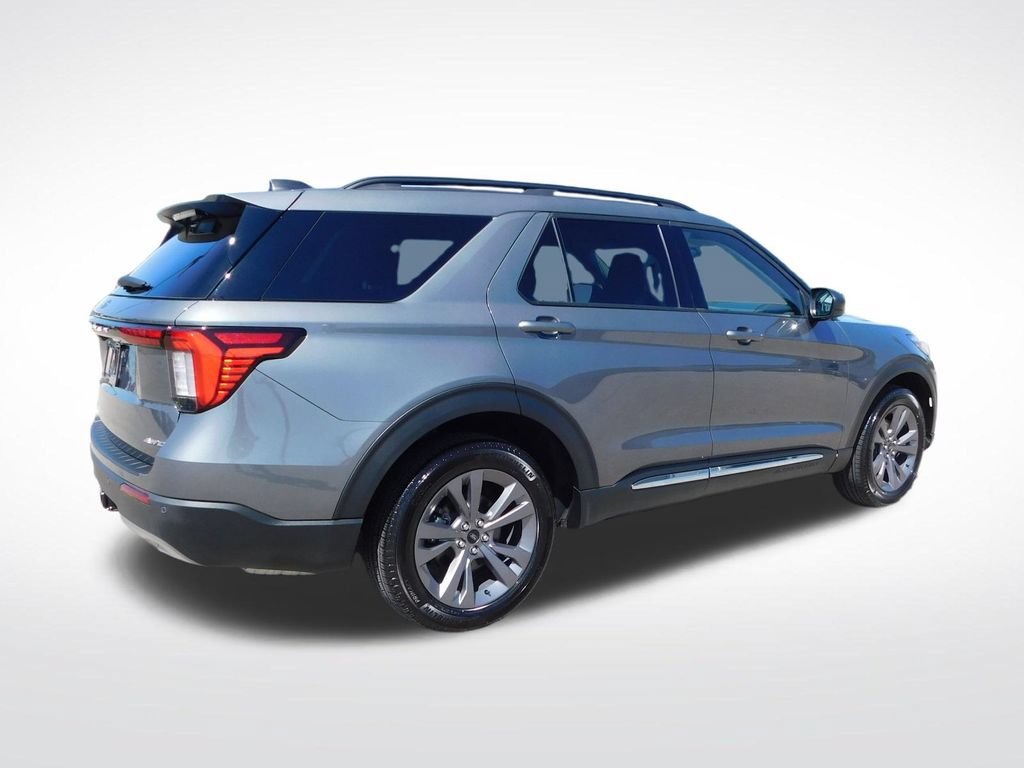 Used 2025 Ford Explorer Active w/ Active Comfort Package AWD/4WD image 3
