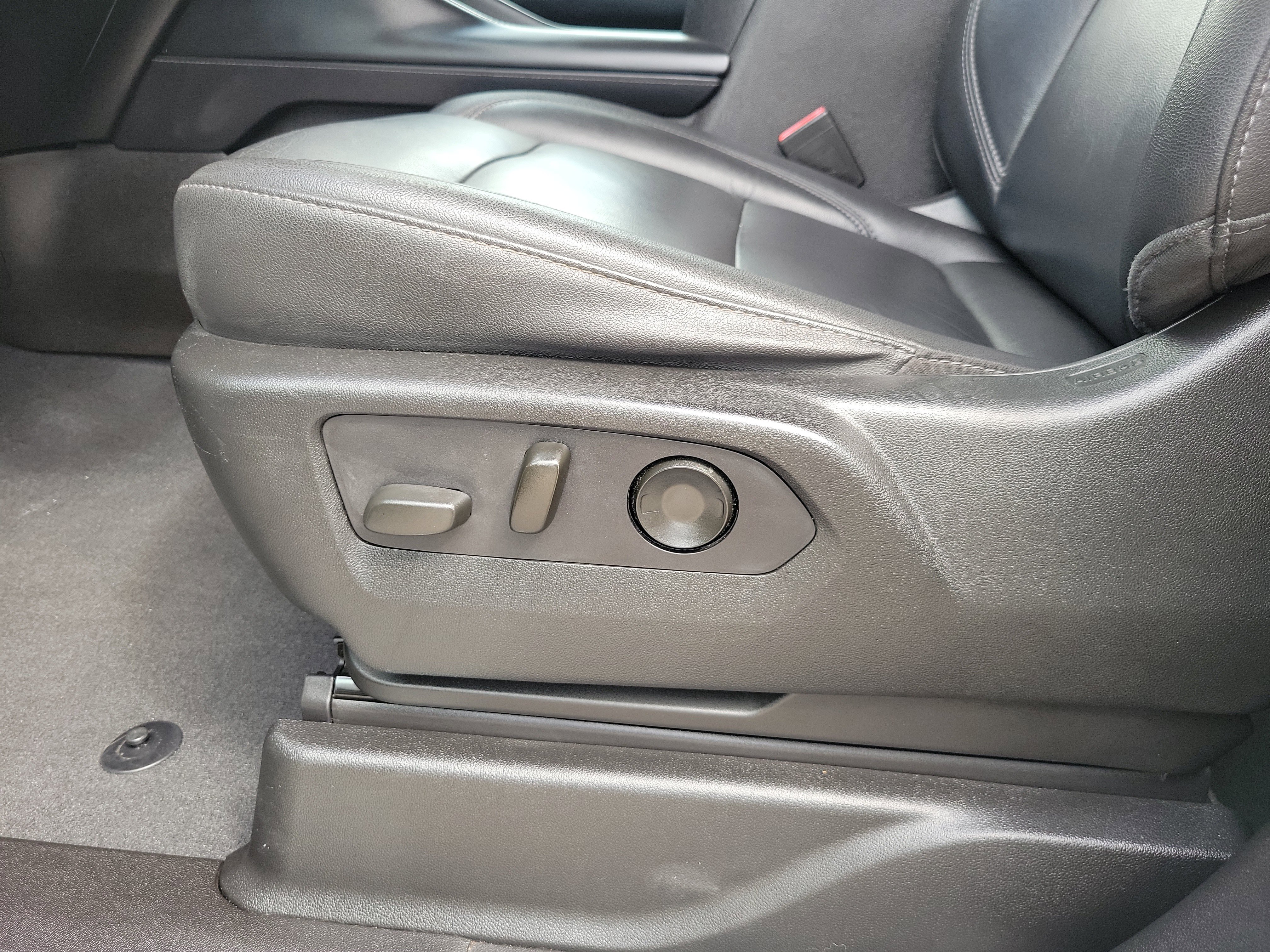 Used 2021 Chevrolet Suburban LT image 11