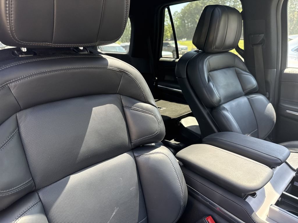 Used 2025 Lincoln Navigator Reserve w/ Jet Appearance Package image 7