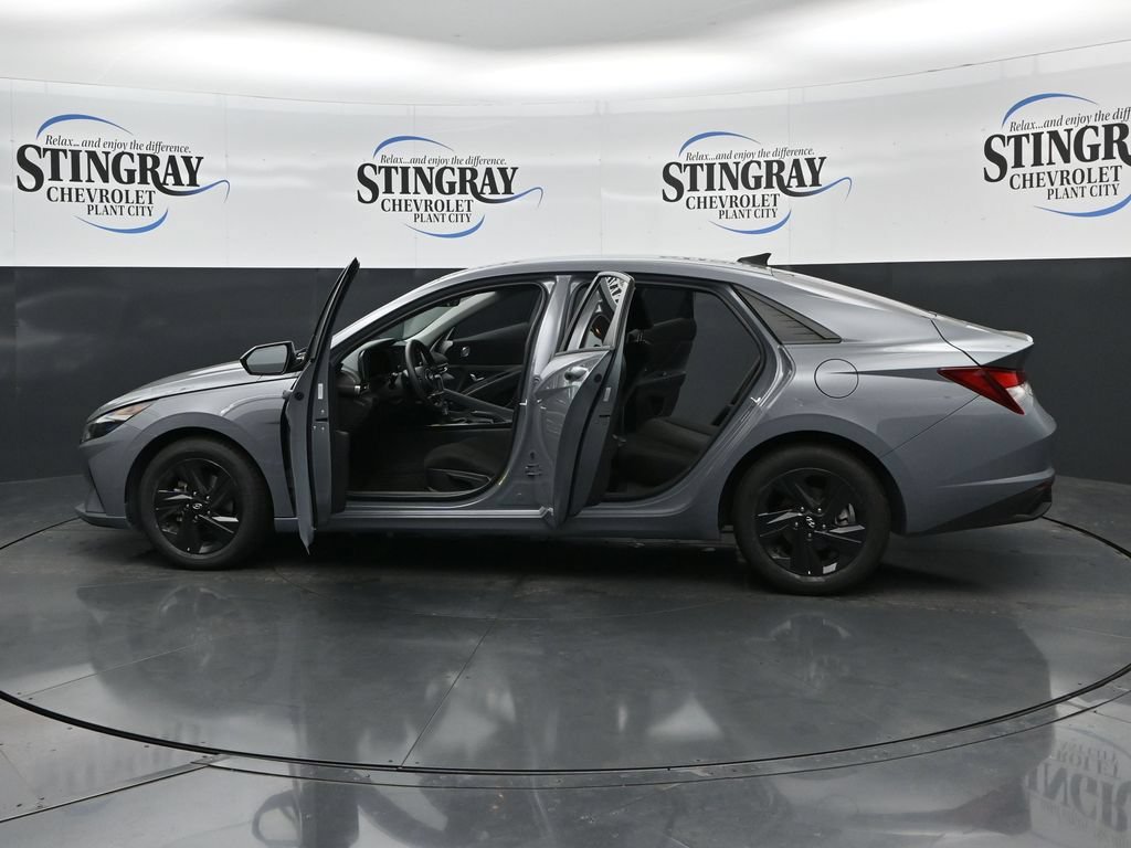 Used 2023 Hyundai Elantra SEL w/ Preferred Accessory Package FWD image 37