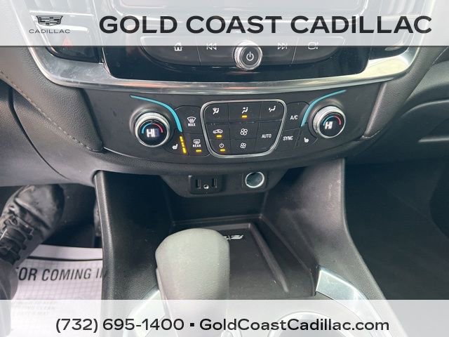 Used 2023 Chevrolet Traverse LT w/ Rear Camera Mirror Package image 25