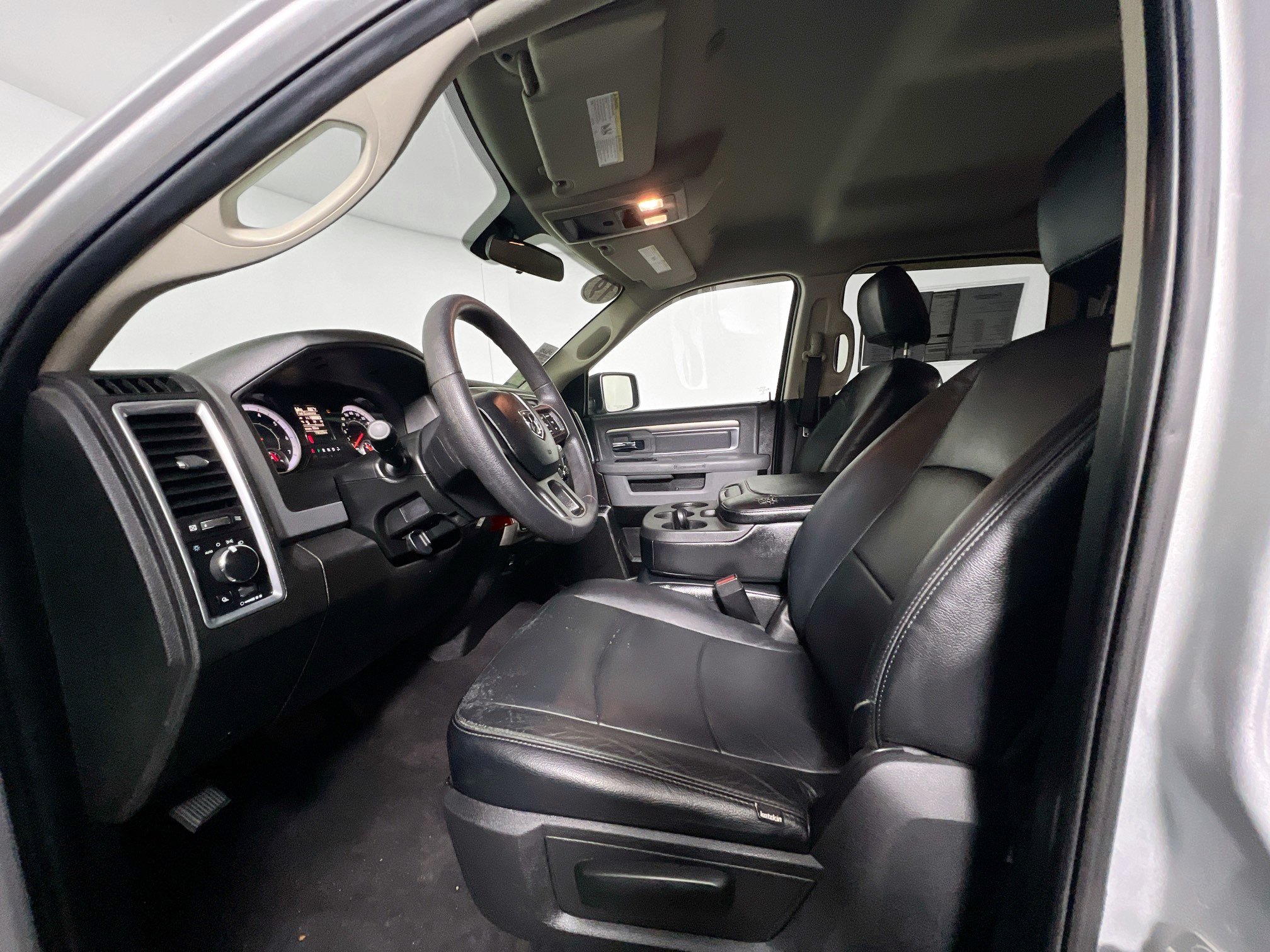Used 2019 RAM 1500 Classic SLT AWD/4WD image 14