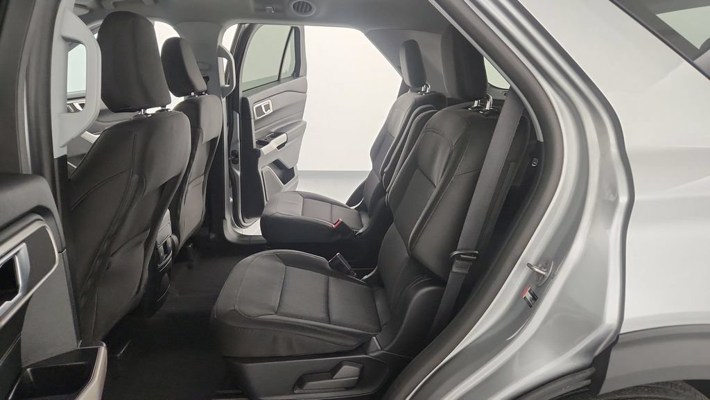 Used 2023 Ford Explorer XLT AWD/4WD image 27