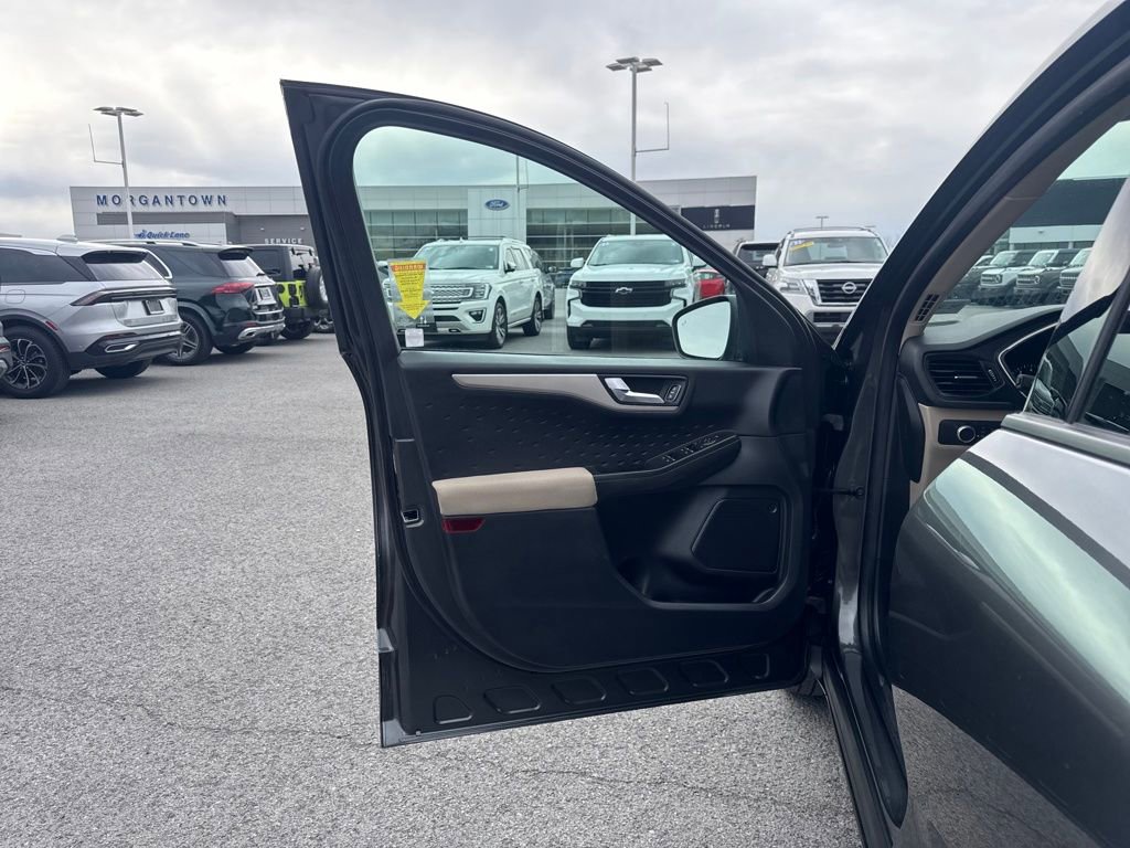 Used 2020 Ford Escape SE image 26