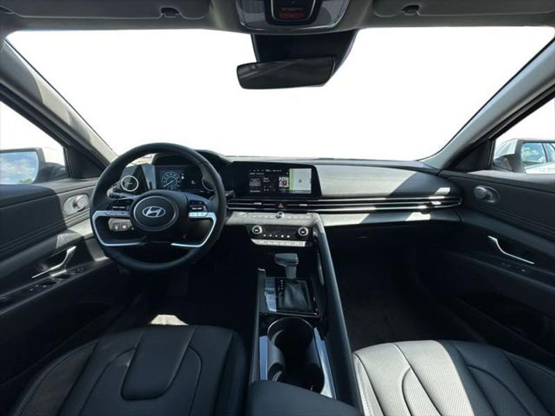 New 2025 Hyundai Elantra Limited image 10