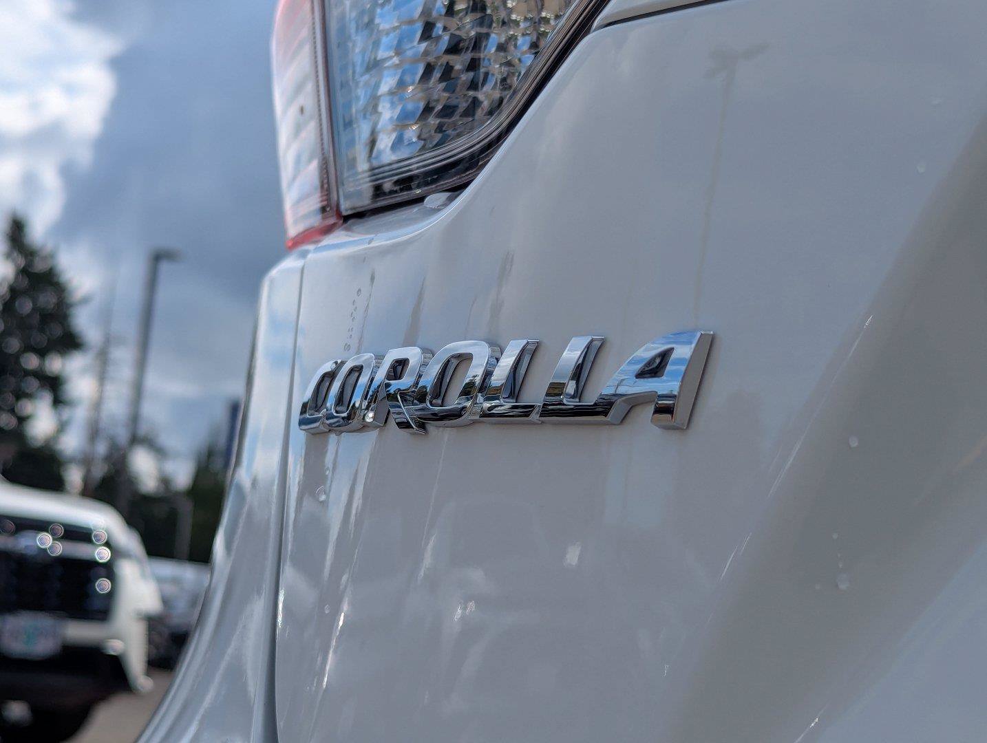 Used 2025 Toyota Corolla LE FWD image 28