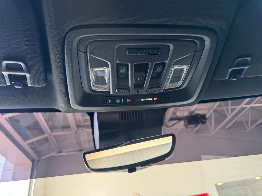 Used 2025 Chevrolet Silverado 3500 High Country w/ Midnight Edition image 25