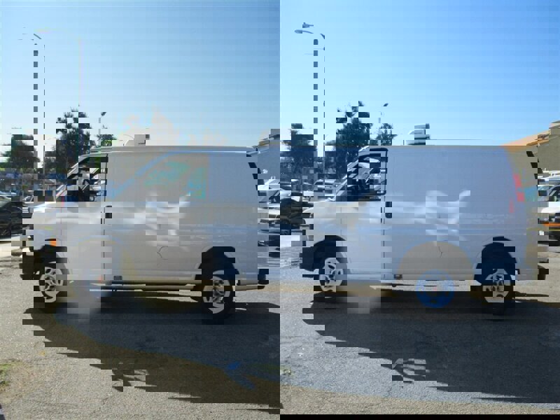 Used 2016 GMC Savana 3500 Extended image 4