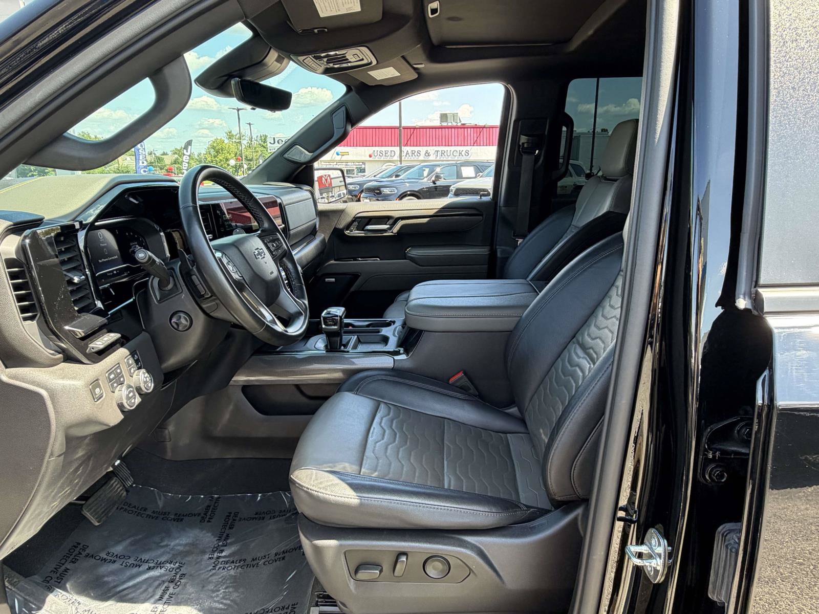 Used 2023 Chevrolet Silverado 1500 ZR2 w/ Technology Package AWD/4WD image 26